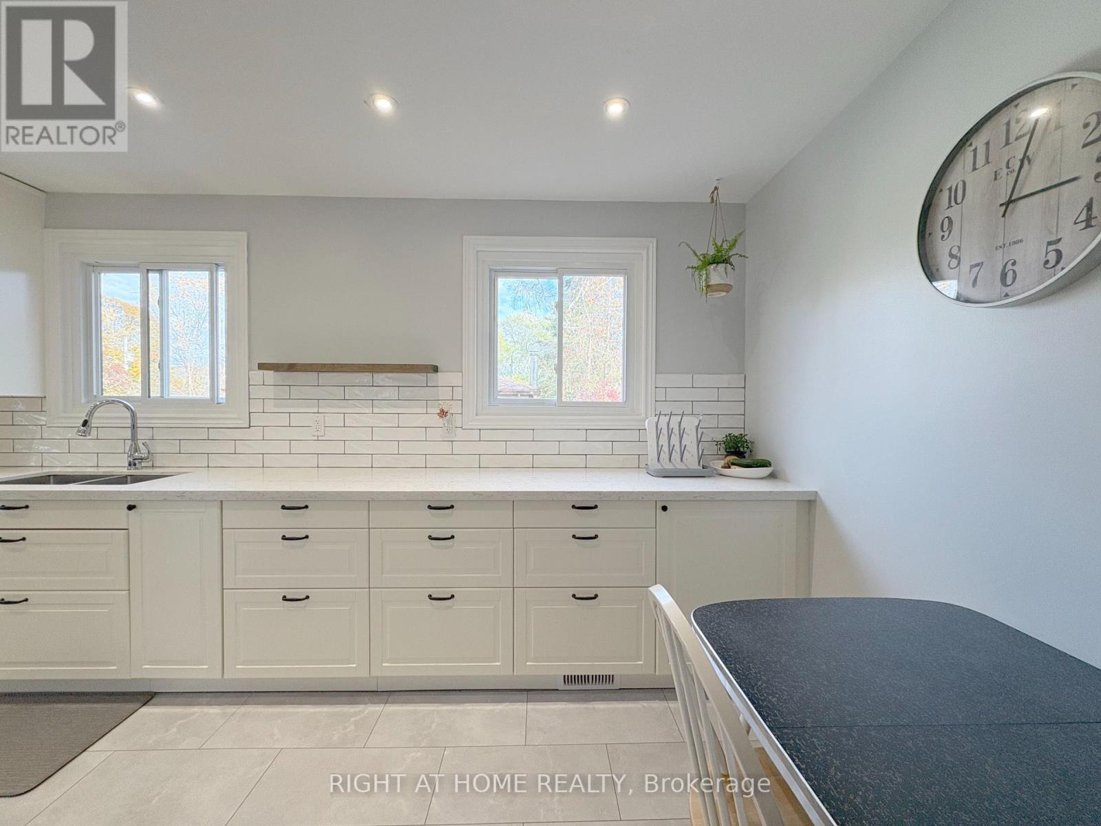 Upper - 975 Mink Street, Pickering, Ontario  L1W 2G6 - Photo 6 - E12539642