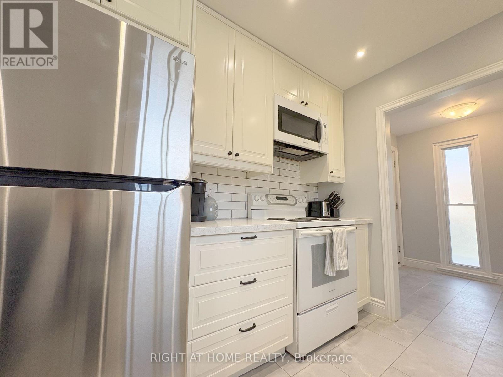 Upper - 975 Mink Street, Pickering, Ontario  L1W 2G6 - Photo 8 - E12539642