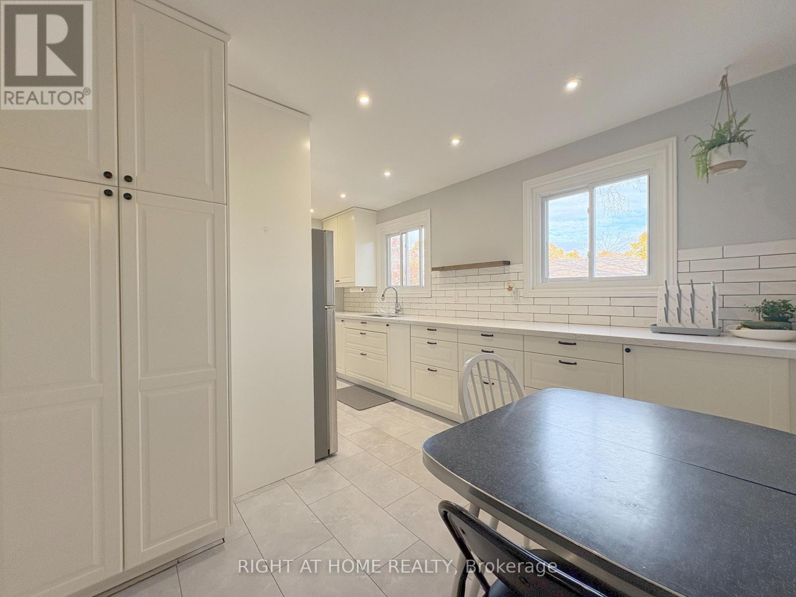 Upper - 975 Mink Street, Pickering, Ontario  L1W 2G6 - Photo 9 - E12539642