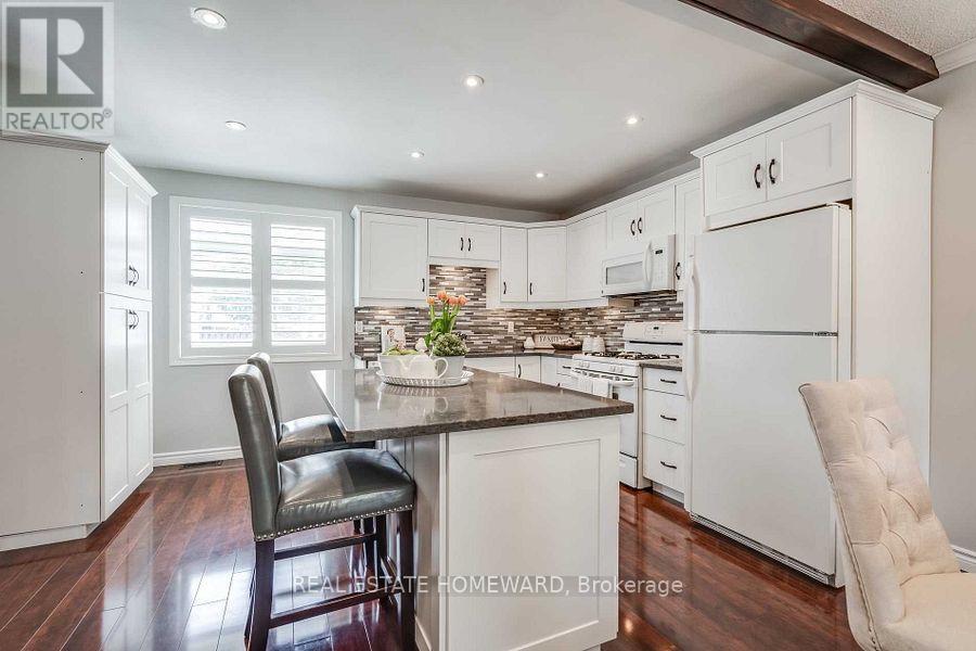 220 William Roe Boulevard, Newmarket, Ontario  L3Y 1B5 - Photo 10 - N12539676