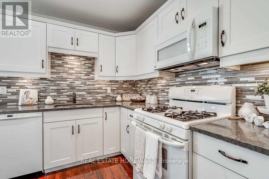 220 William Roe Boulevard, Newmarket, Ontario  L3Y 1B5 - Photo 11 - N12539676