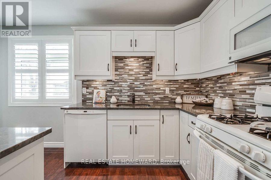 220 William Roe Boulevard, Newmarket, Ontario  L3Y 1B5 - Photo 12 - N12539676