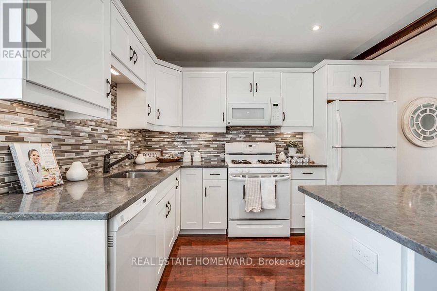 220 William Roe Boulevard, Newmarket, Ontario  L3Y 1B5 - Photo 13 - N12539676