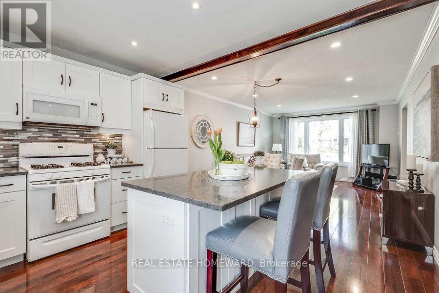 220 William Roe Boulevard, Newmarket, Ontario  L3Y 1B5 - Photo 14 - N12539676