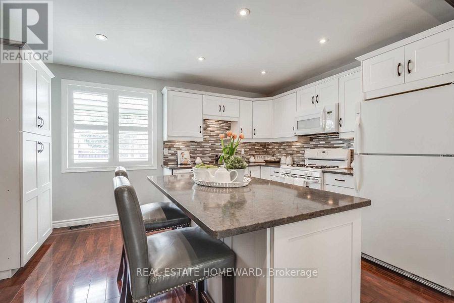 220 William Roe Boulevard, Newmarket, Ontario  L3Y 1B5 - Photo 15 - N12539676