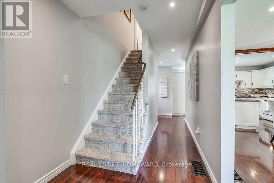 220 William Roe Boulevard, Newmarket, Ontario  L3Y 1B5 - Photo 17 - N12539676