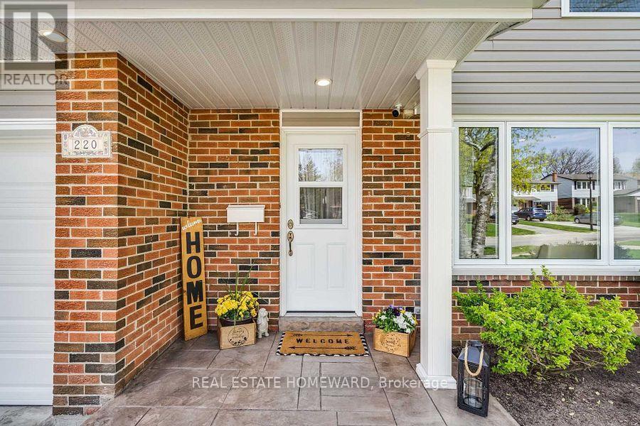 220 William Roe Boulevard, Newmarket, Ontario  L3Y 1B5 - Photo 2 - N12539676