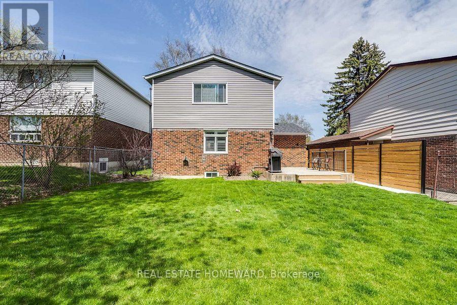 220 William Roe Boulevard, Newmarket, Ontario  L3Y 1B5 - Photo 38 - N12539676