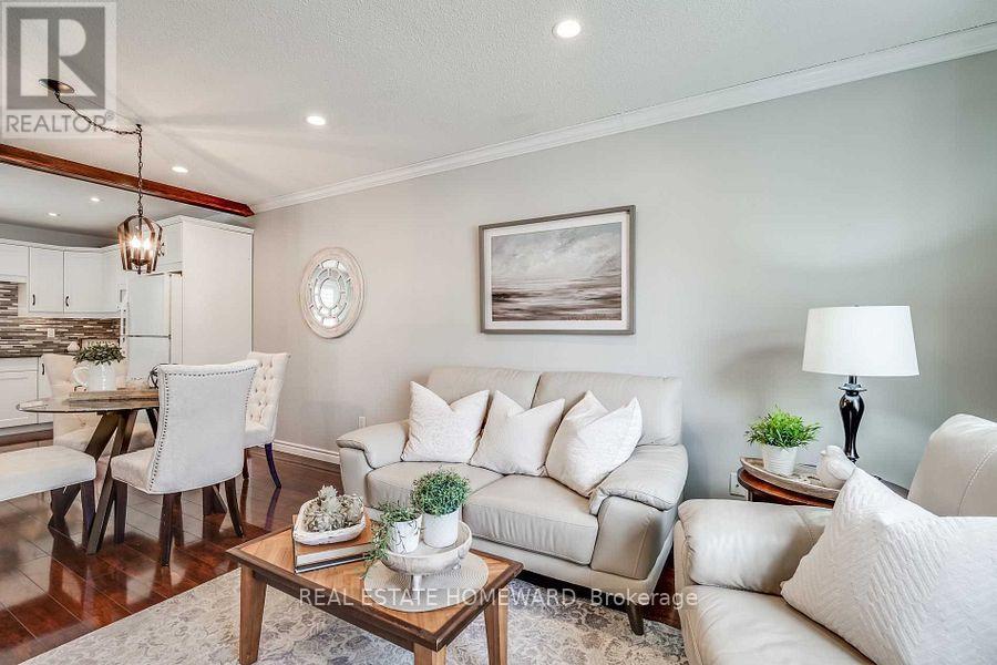 220 William Roe Boulevard, Newmarket, Ontario  L3Y 1B5 - Photo 5 - N12539676