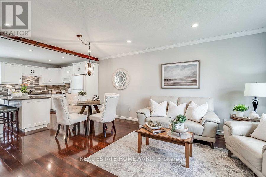 220 William Roe Boulevard, Newmarket, Ontario  L3Y 1B5 - Photo 6 - N12539676