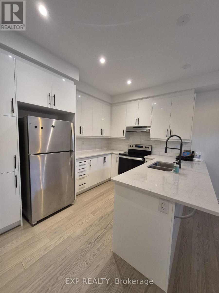 128 Marigold Gardens, Oakville, Ontario  L6H 7X7 - Photo 3 - W12539660