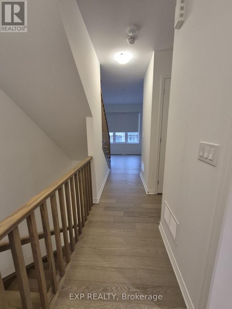 128 Marigold Gardens, Oakville, Ontario  L6H 7X7 - Photo 7 - W12539660