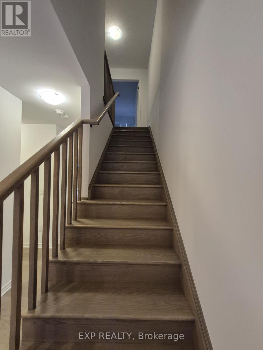 128 Marigold Gardens, Oakville, Ontario  L6H 7X7 - Photo 8 - W12539660