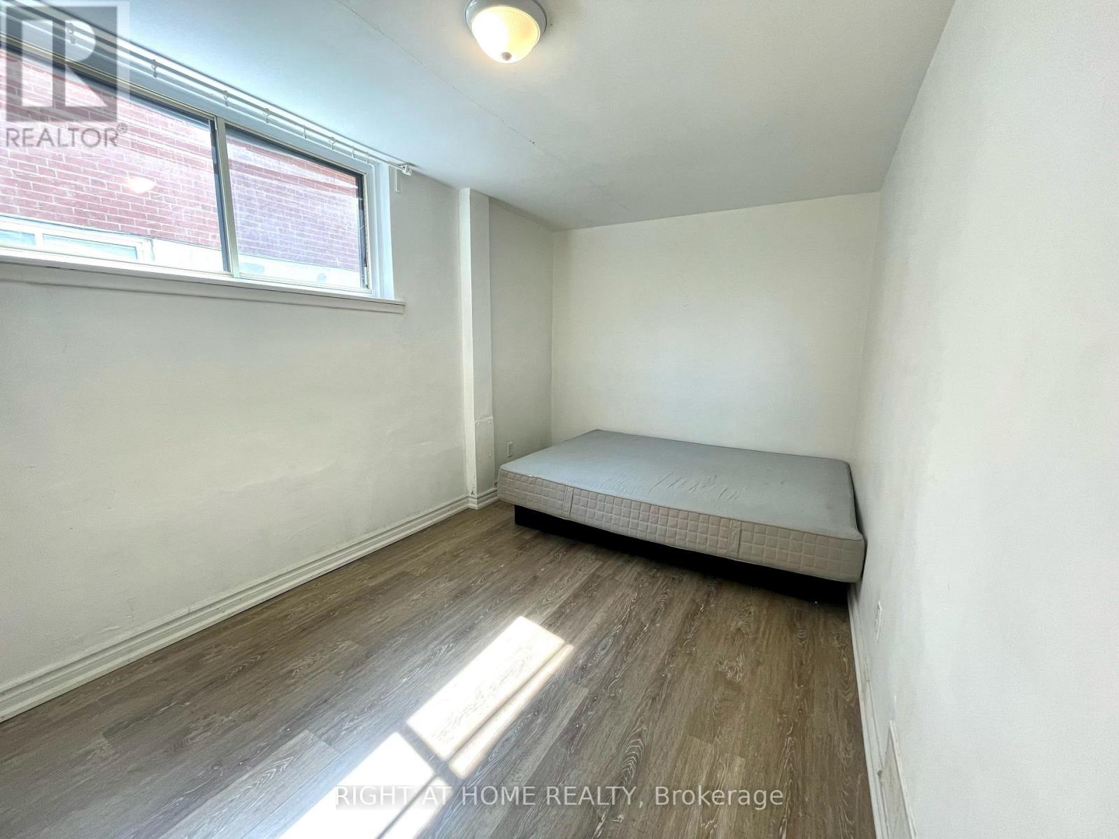 Bsmt - 3264 Fieldgate Drive, Mississauga, Ontario  L4X 2H7 - Photo 5 - W12539664