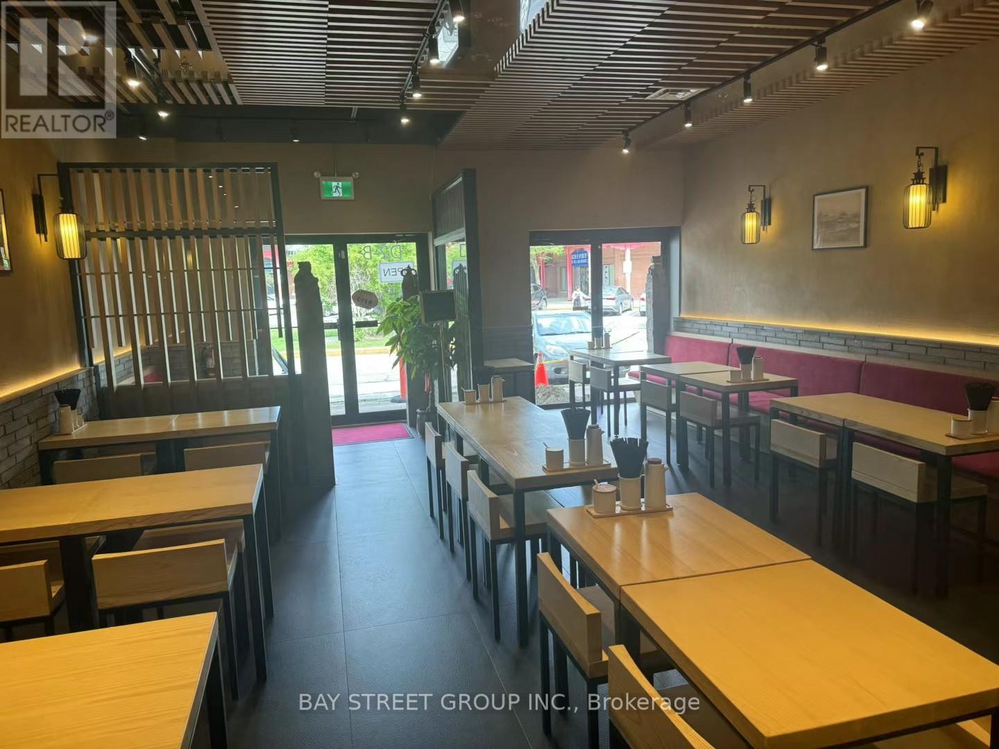 D2-B - 888 Dundas Street E, Mississauga, Ontario  L4Y 4G6 - Photo 2 - W12539666