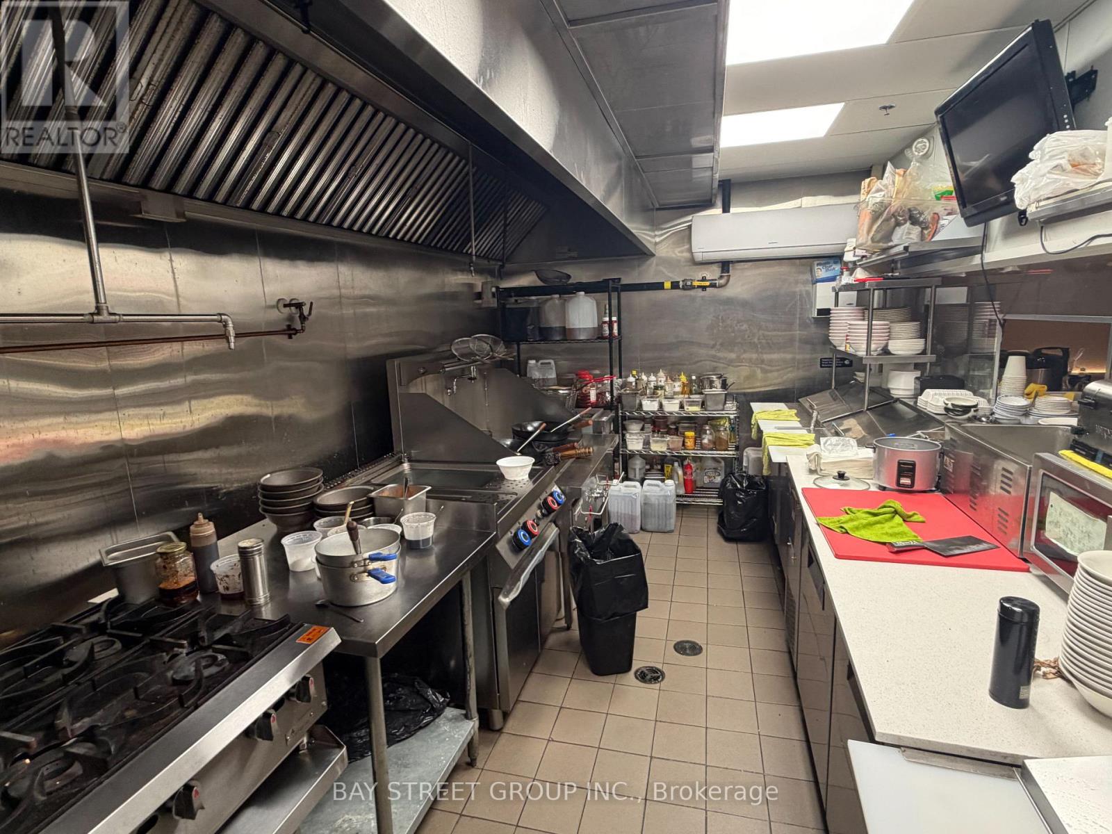 D2-B - 888 Dundas Street E, Mississauga, Ontario  L4Y 4G6 - Photo 4 - W12539666