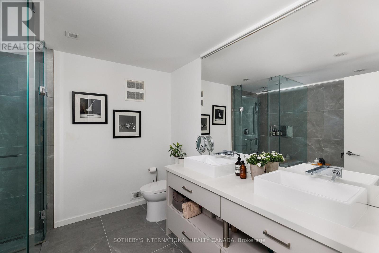 Ph 912 - 82 Lombard Street, Toronto, Ontario  M5C 2S8 - Photo 18 - C12538644