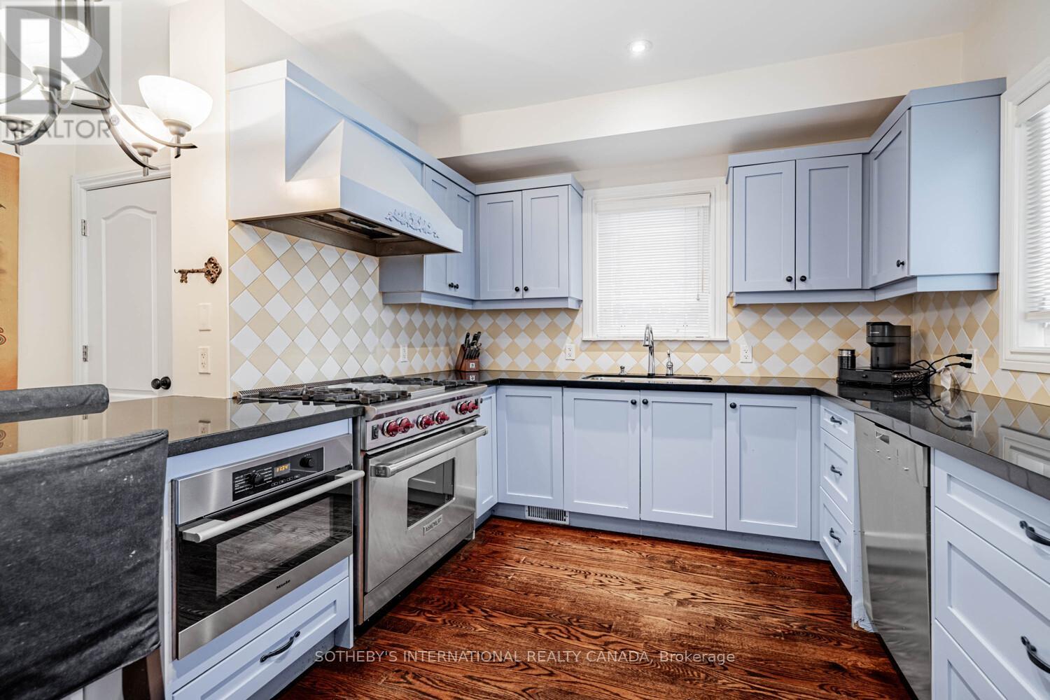 122 Kenwood Avenue, Toronto, Ontario  M6C 2S3 - Photo 17 - C12539690