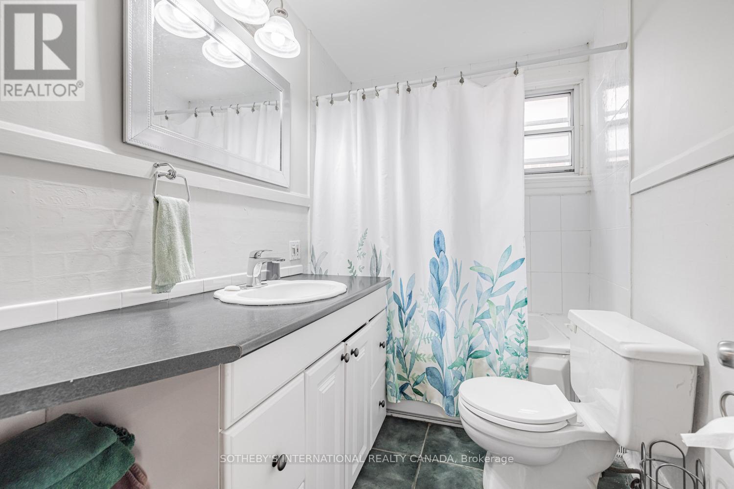 122 Kenwood Avenue, Toronto, Ontario  M6C 2S3 - Photo 25 - C12539690