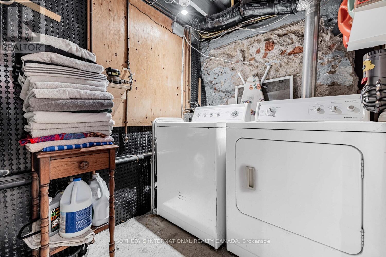 122 Kenwood Avenue, Toronto, Ontario  M6C 2S3 - Photo 32 - C12539690