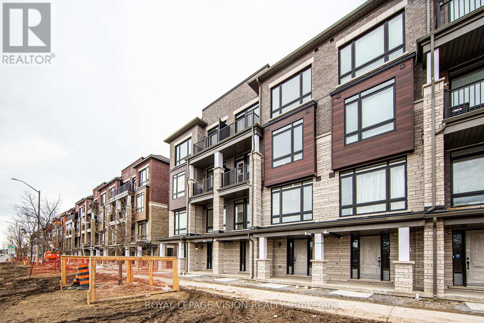 426 Salem Road S, Ajax, Ontario  L1S 7J3 - Photo 4 - E12539688