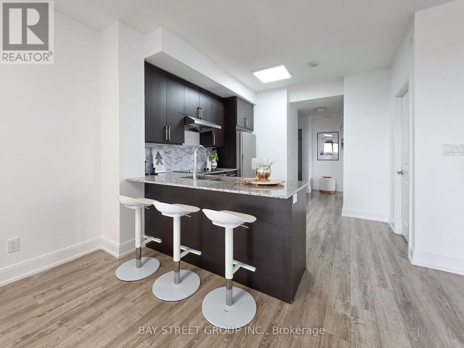 705b - 9608 Yonge Street, Richmond Hill, Ontario  L4C 0X4 - Photo 13 - N12539684