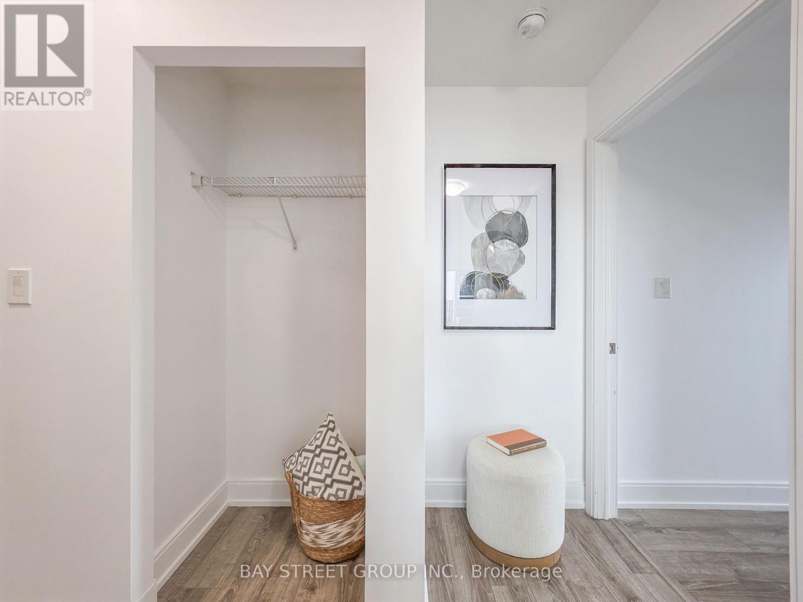 705b - 9608 Yonge Street, Richmond Hill, Ontario  L4C 0X4 - Photo 25 - N12539684