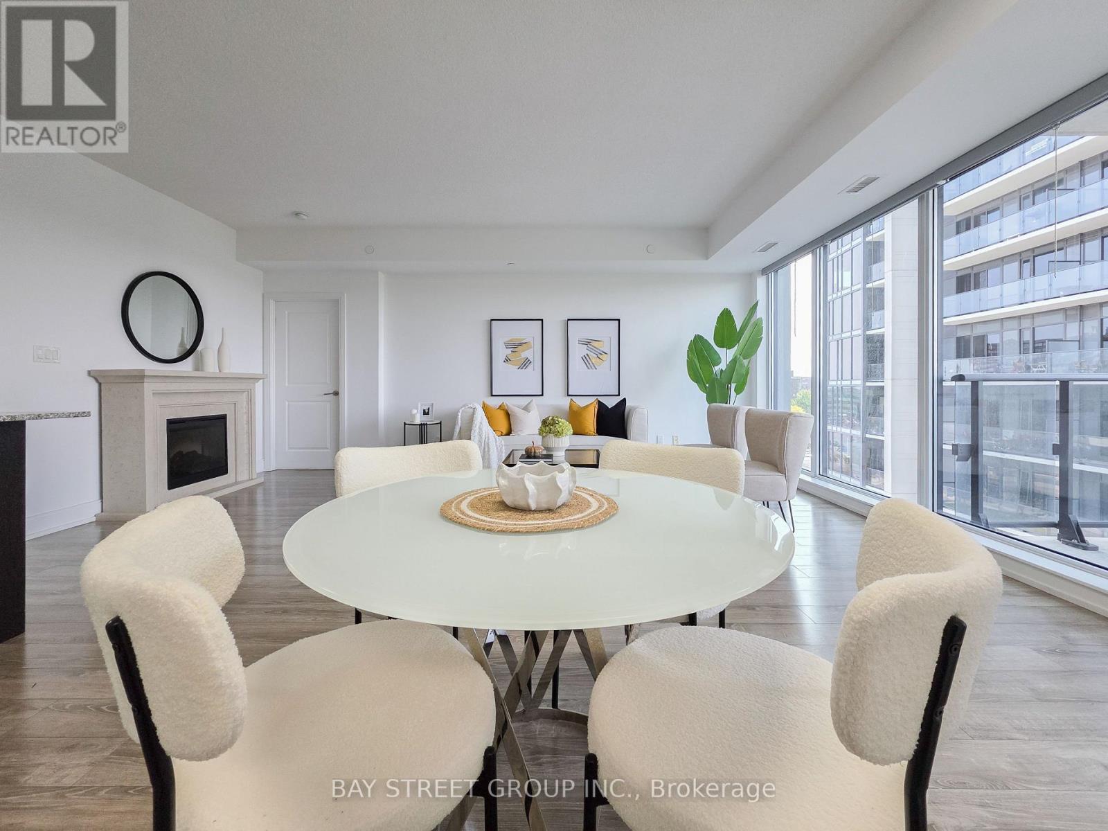 705b - 9608 Yonge Street, Richmond Hill, Ontario  L4C 0X4 - Photo 3 - N12539684