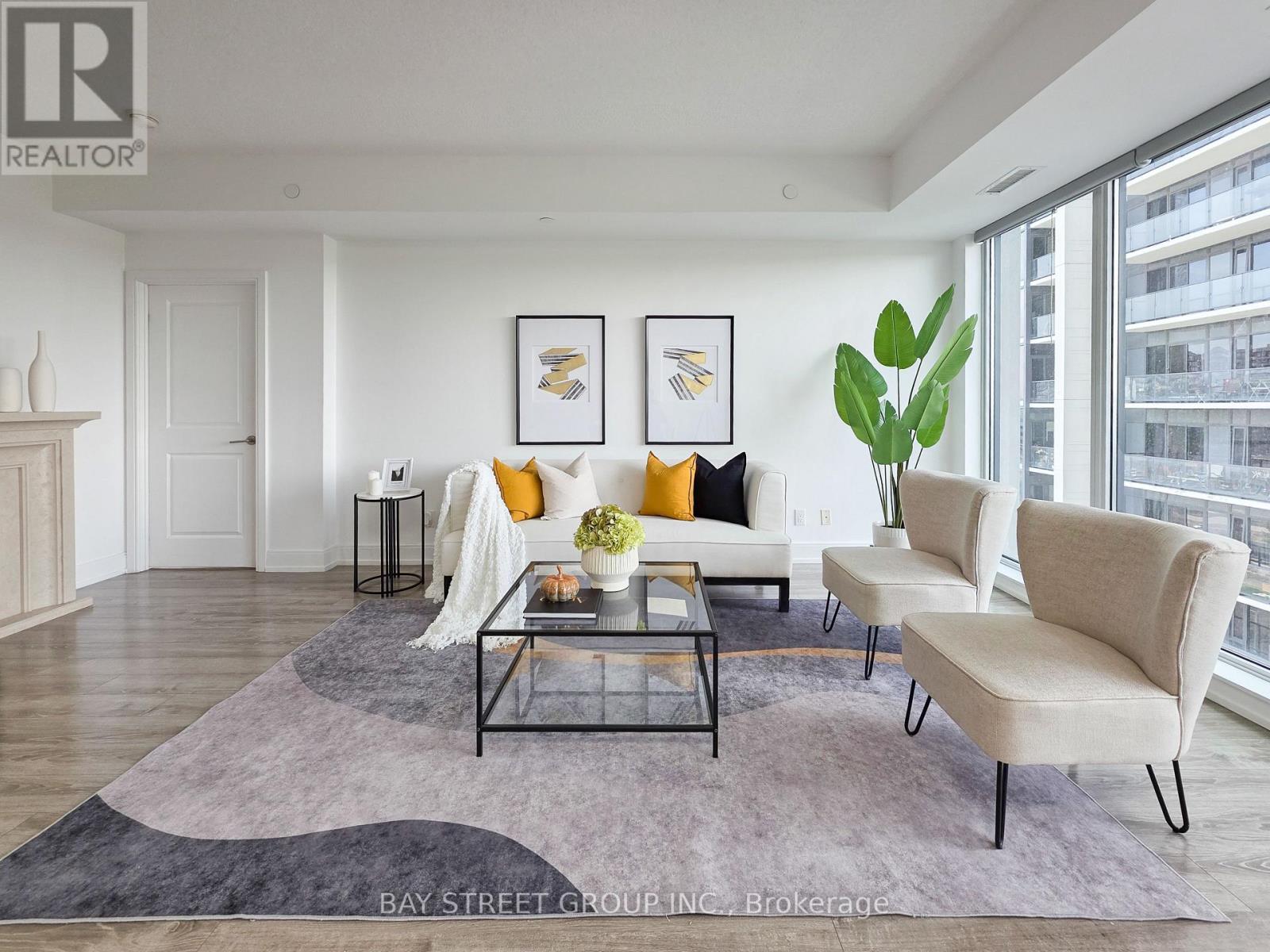 705b - 9608 Yonge Street, Richmond Hill, Ontario  L4C 0X4 - Photo 4 - N12539684