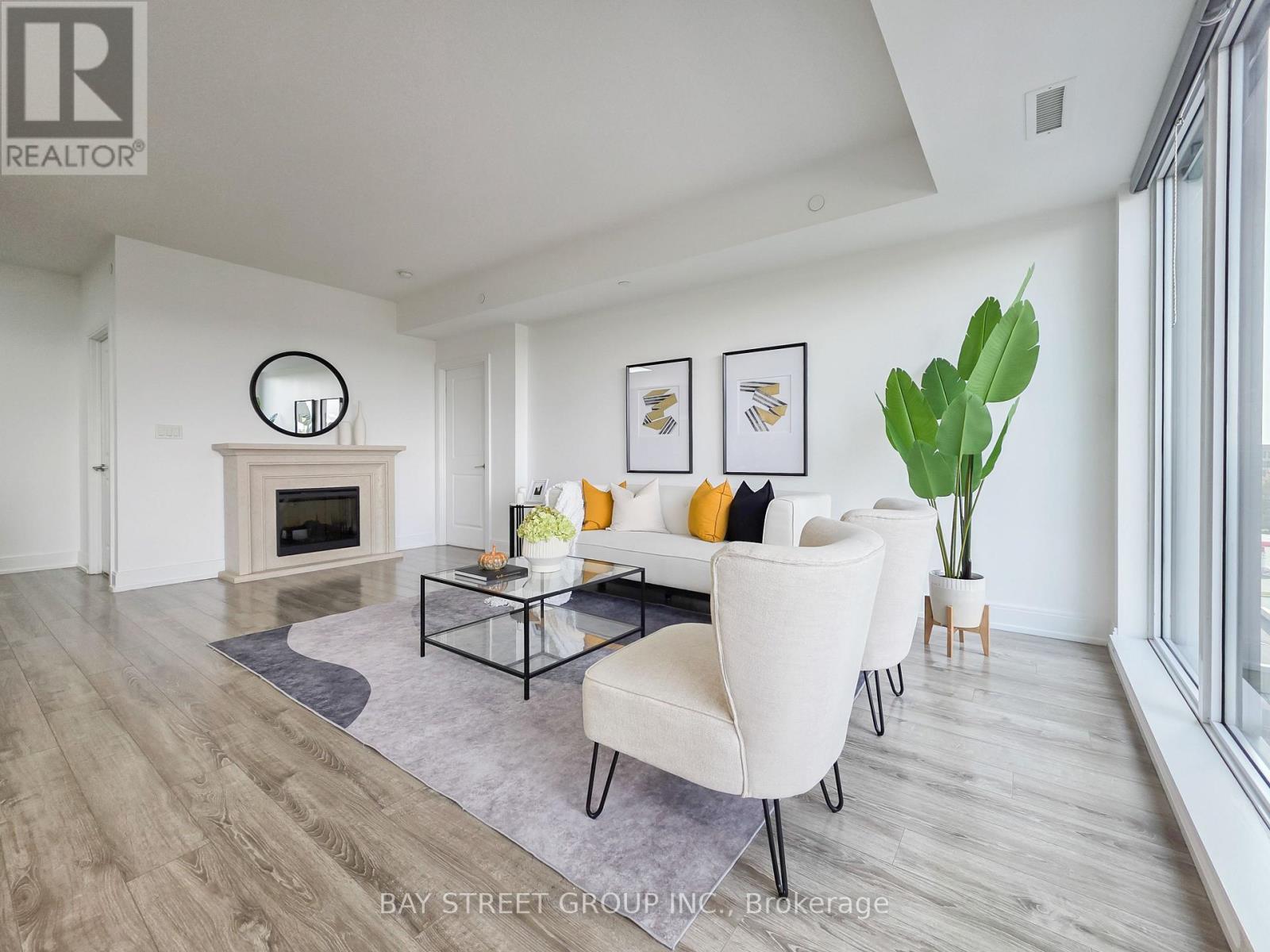 705b - 9608 Yonge Street, Richmond Hill, Ontario  L4C 0X4 - Photo 7 - N12539684