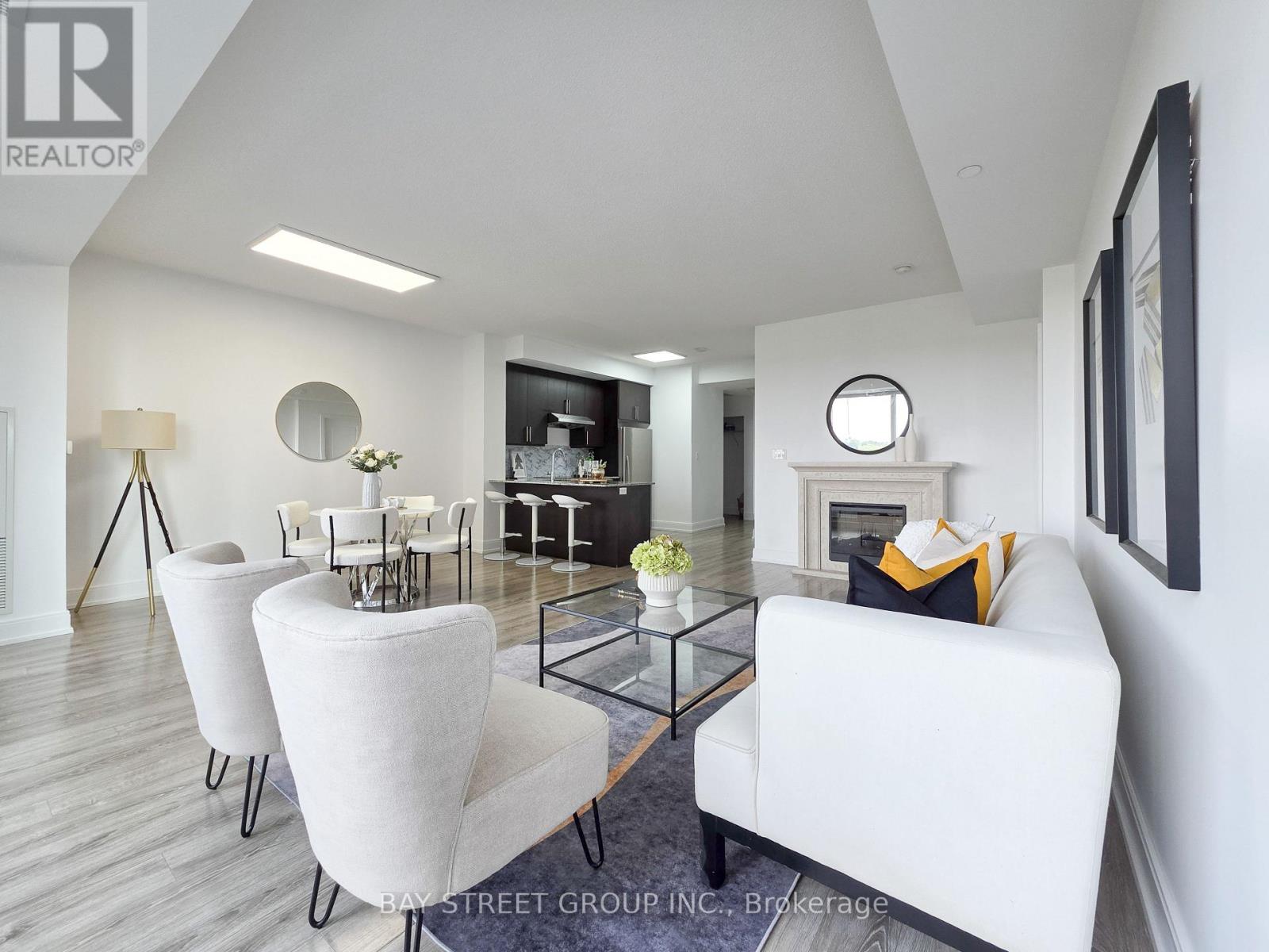 705b - 9608 Yonge Street, Richmond Hill, Ontario  L4C 0X4 - Photo 8 - N12539684