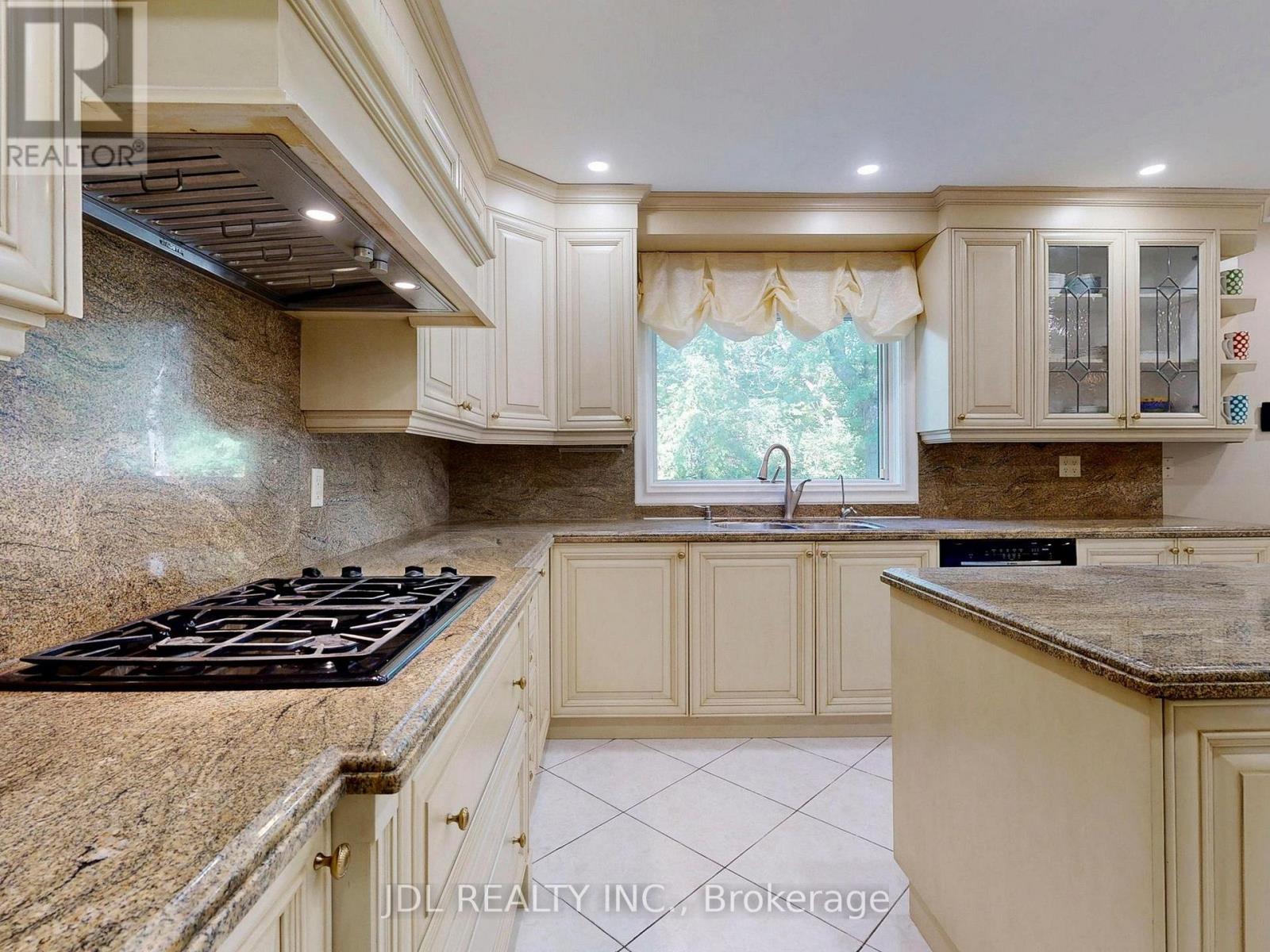 11 Moodie Drive, Richmond Hill, Ontario  L4C 8C9 - Photo 14 - N12539696