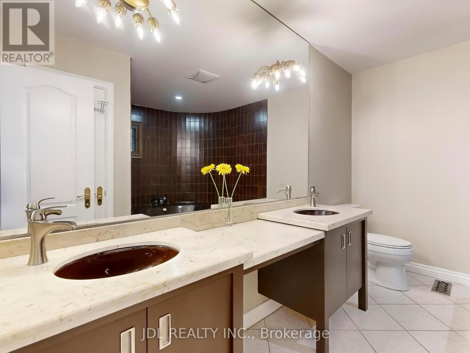 11 Moodie Drive, Richmond Hill, Ontario  L4C 8C9 - Photo 22 - N12539696