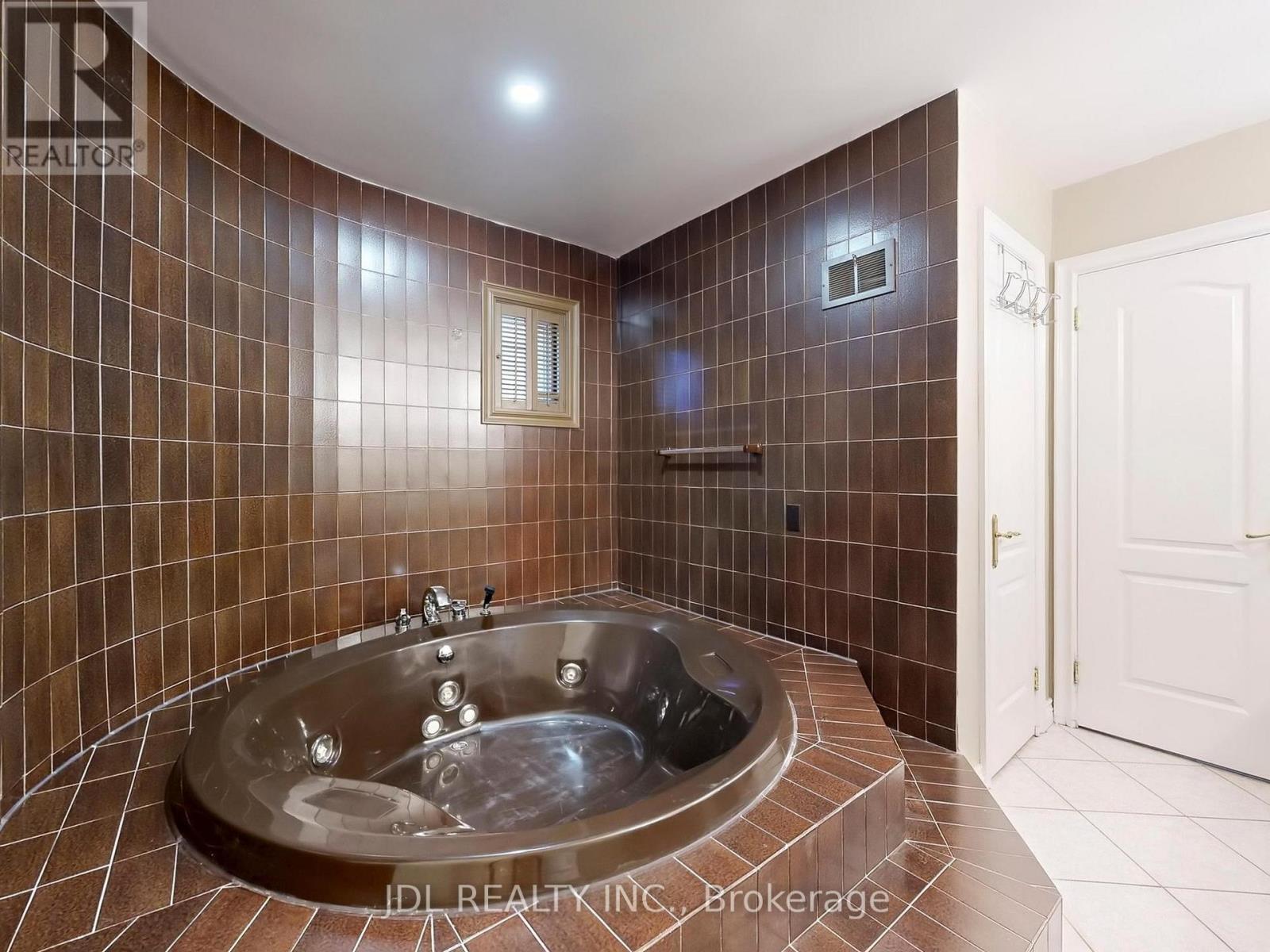 11 Moodie Drive, Richmond Hill, Ontario  L4C 8C9 - Photo 23 - N12539696