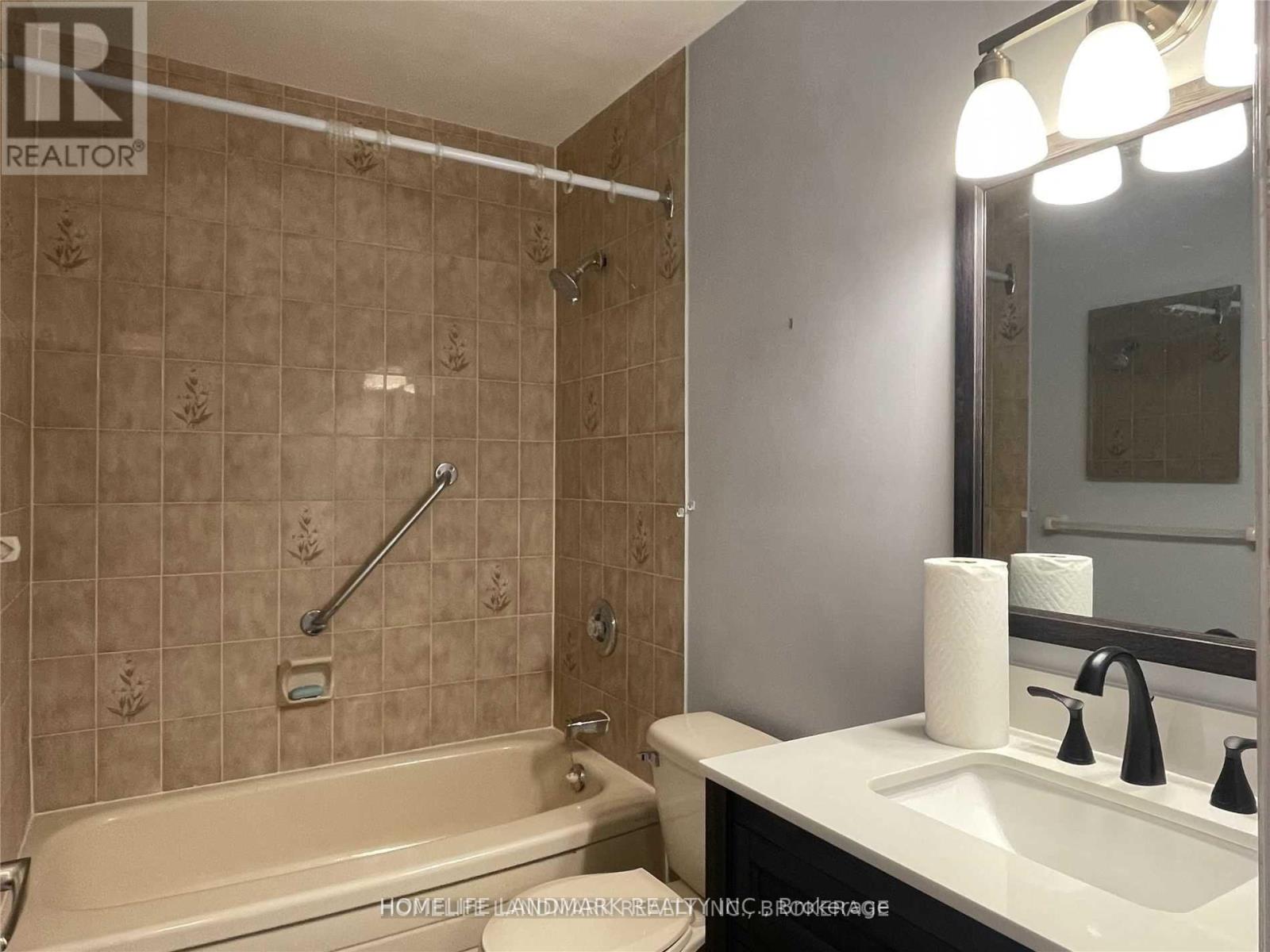 Upper - 2 Gibbon Drive, Barrie, Ontario  L4N 6G3 - Photo 6 - S12539698