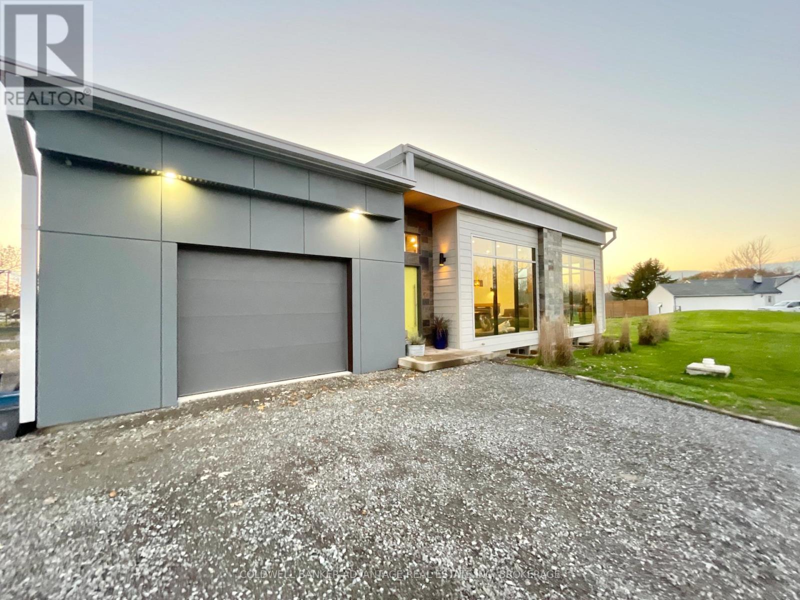 817 Doans Ridge Road, Welland, Ontario L3B 5N7 - Photo 2 - X12539704