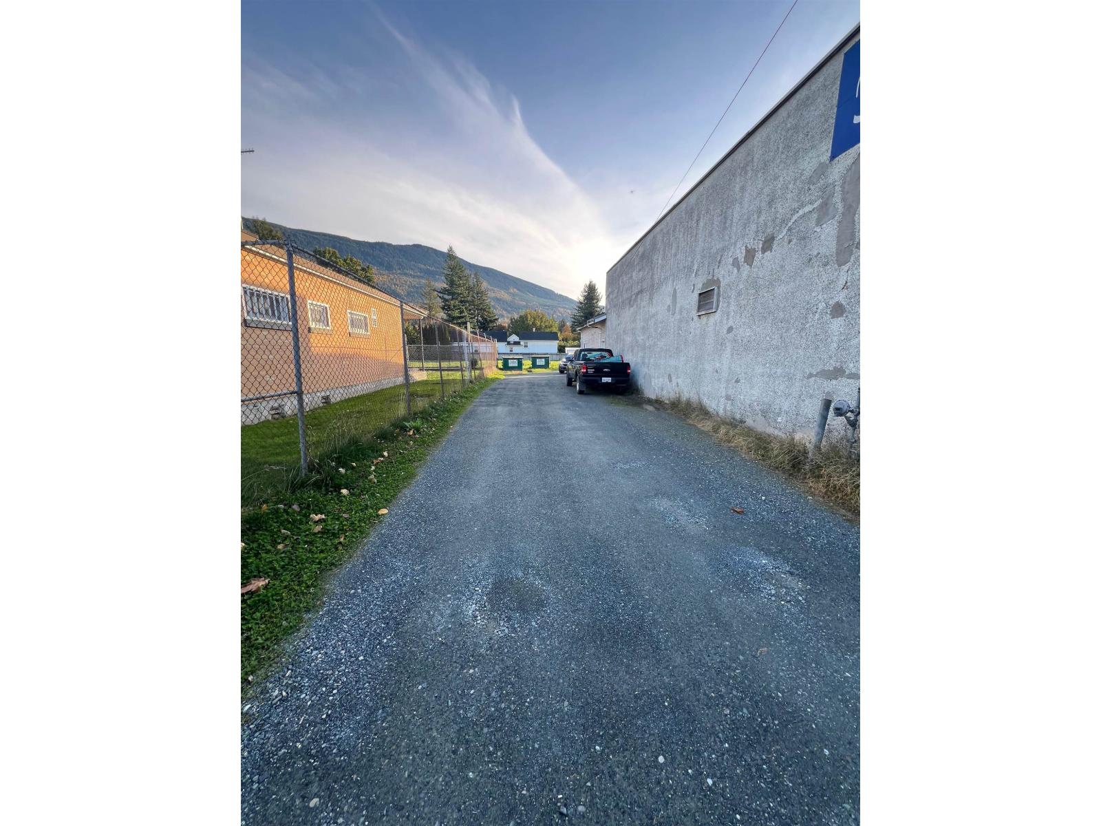 42232 Yarrow Central Road, Yarrow, Yarrow, British Columbia  V2R 5E4 - Photo 12 - C8073732