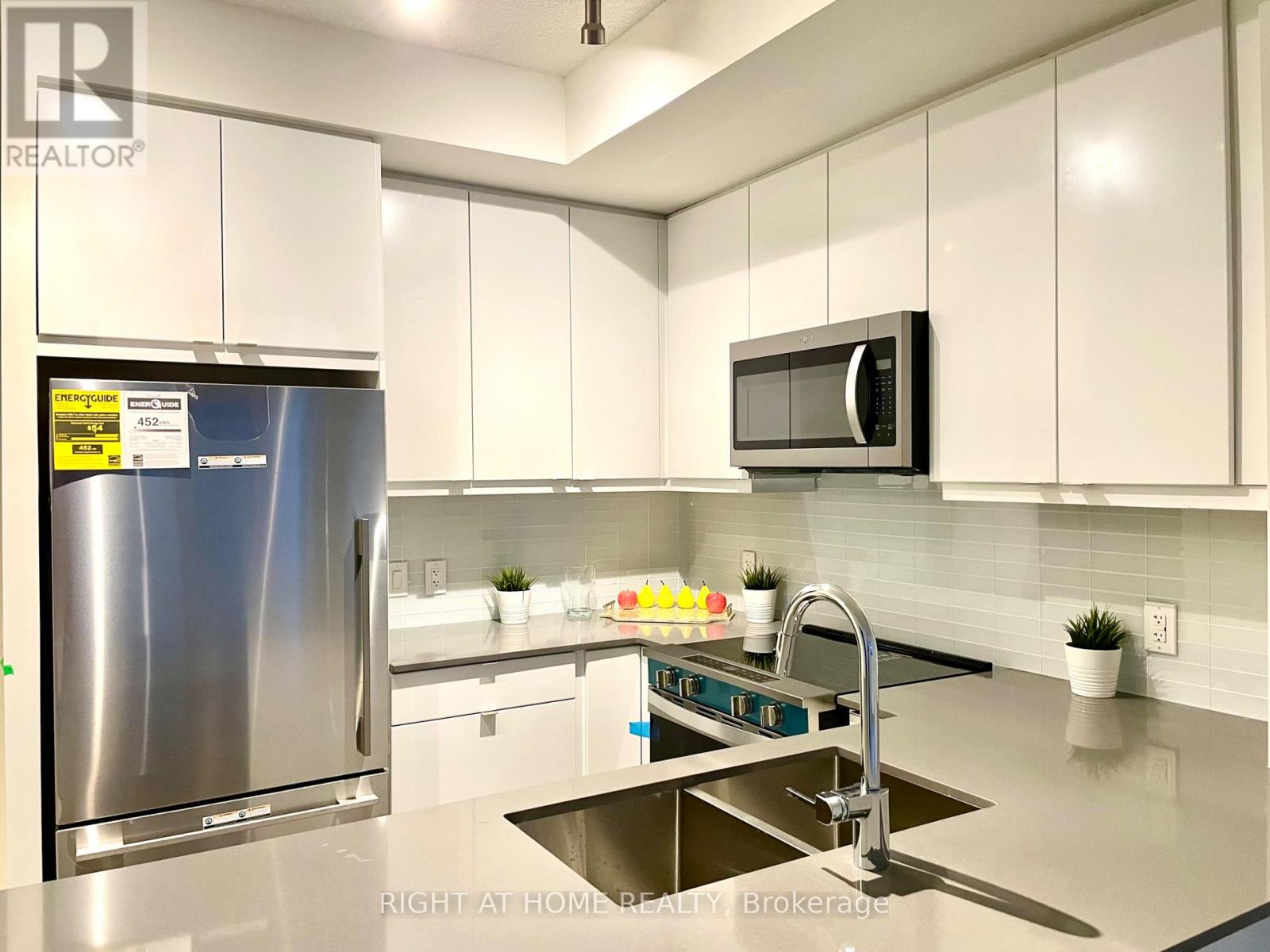 1405 - 3260 Sheppard Avenue E, Toronto, Ontario  M1T 3K3 - Photo 5 - E12539726