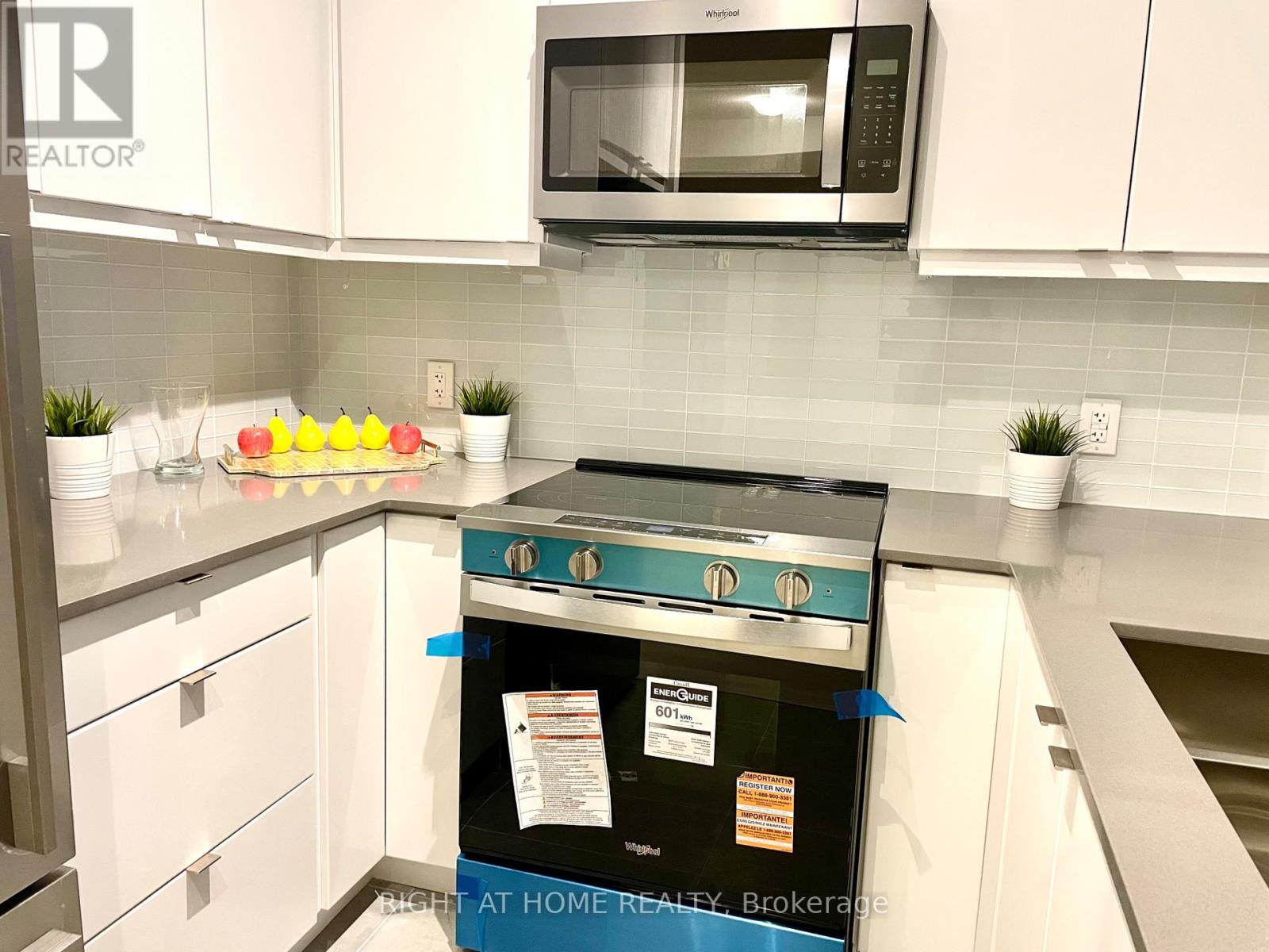 1405 - 3260 Sheppard Avenue E, Toronto, Ontario  M1T 3K3 - Photo 8 - E12539726