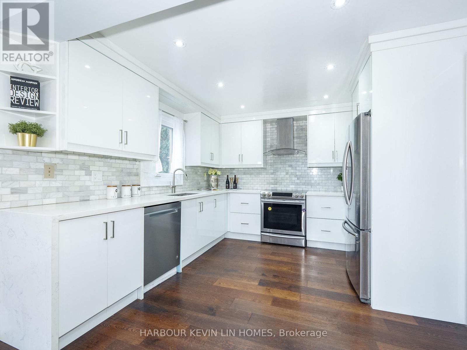 43 Piccadilly Road, Richmond Hill, Ontario  L4B 1S9 - Photo 12 - N12539728