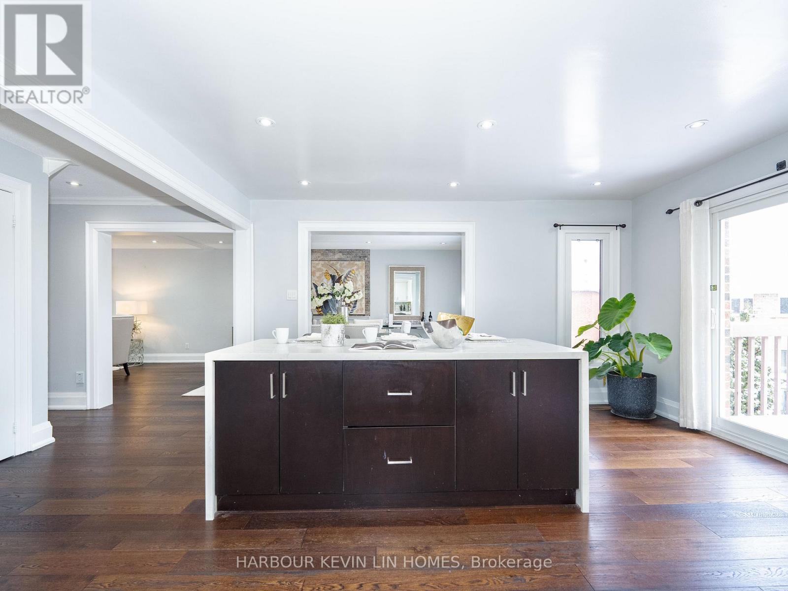 43 Piccadilly Road, Richmond Hill, Ontario  L4B 1S9 - Photo 13 - N12539728