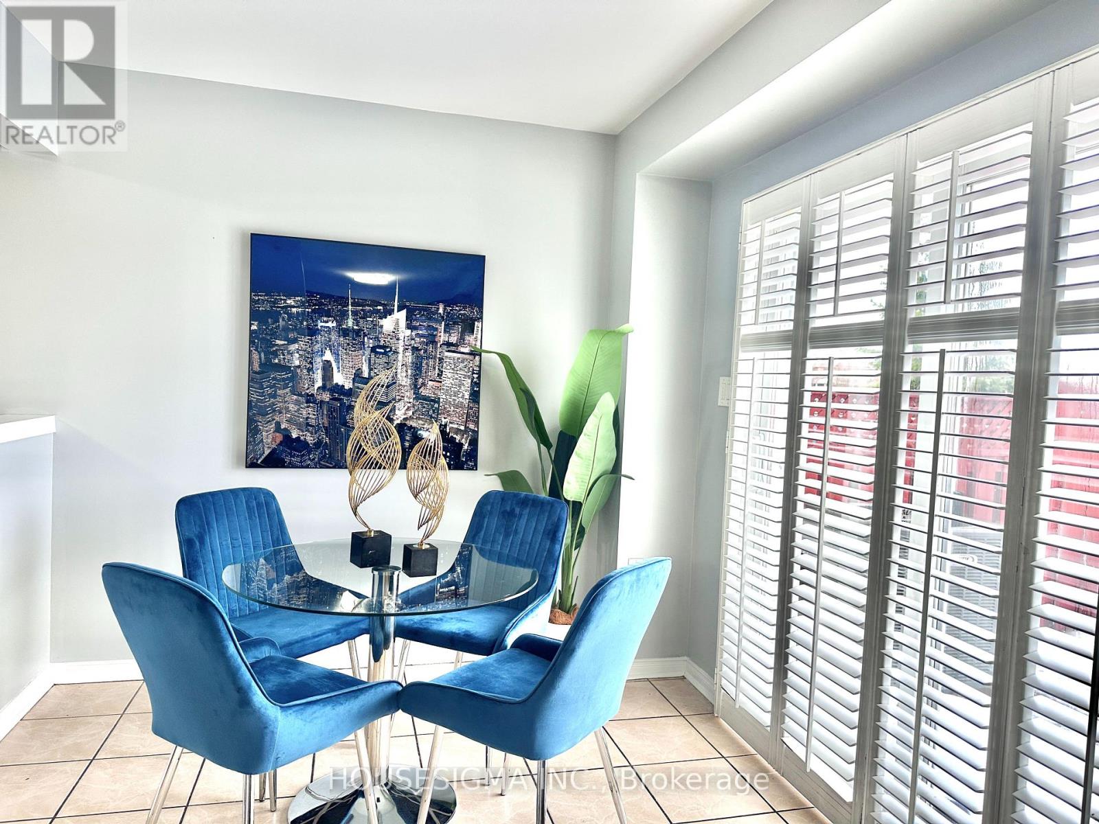 77 Beavervalley Drive, Brampton, Ontario  L7A 3R3 - Photo 10 - W12539706