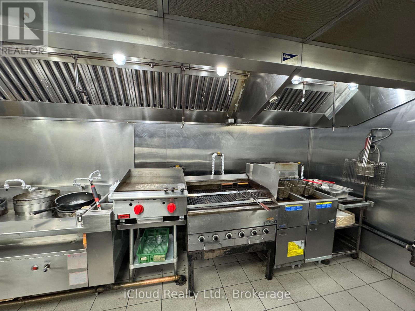 1178 The Queensway, Toronto, Ontario  M8Z 1R5 - Photo 11 - W12539714