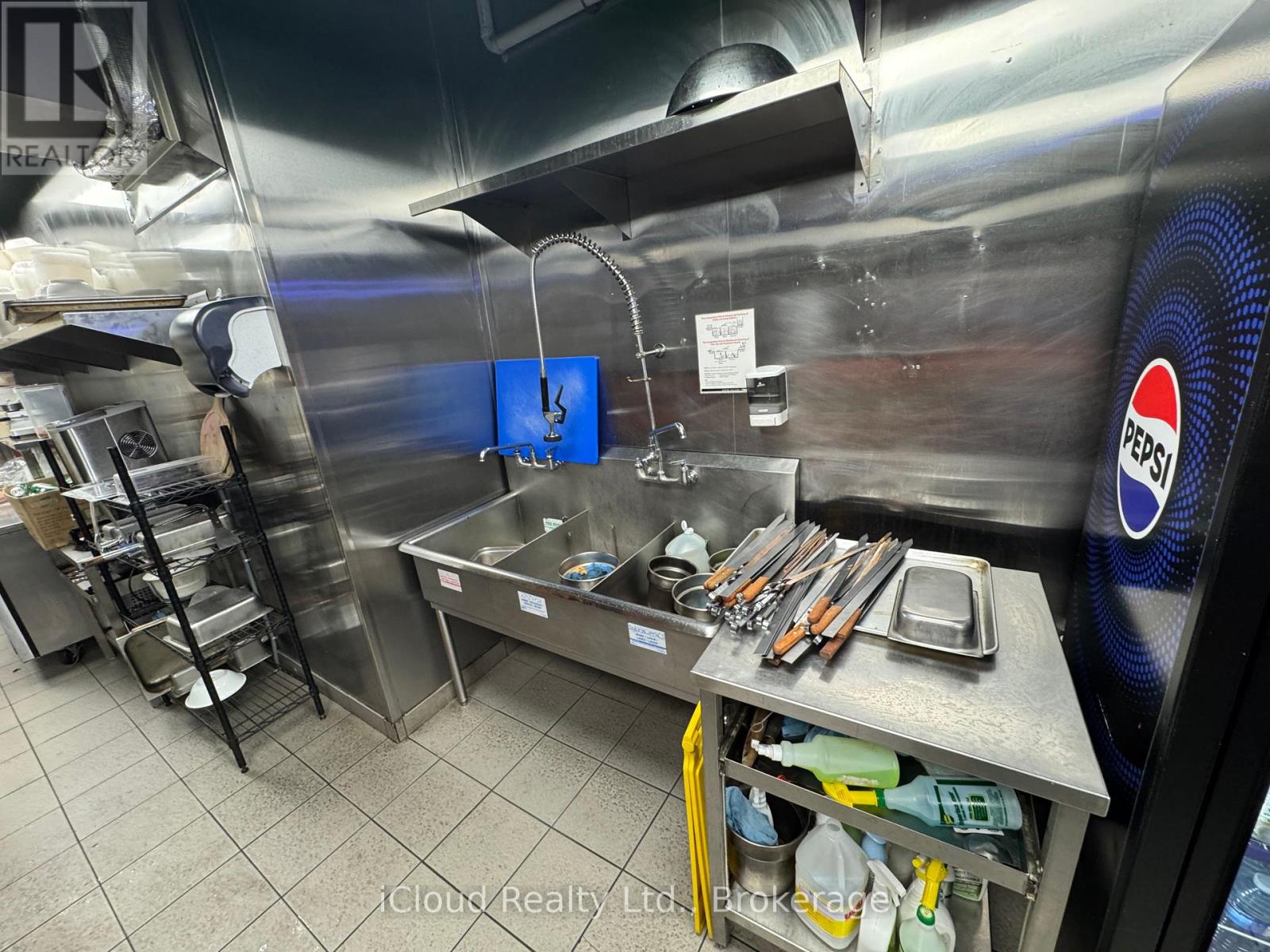 1178 The Queensway, Toronto, Ontario  M8Z 1R5 - Photo 9 - W12539714