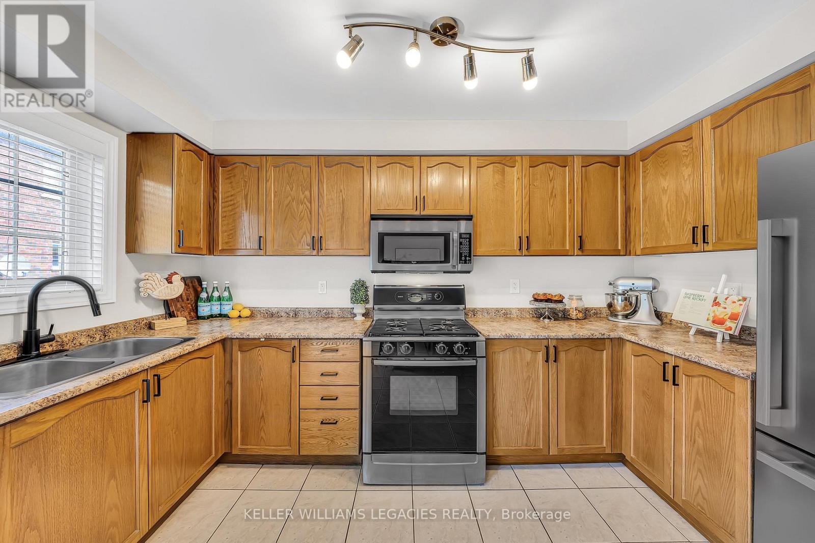 9 Rock Haven Lane, Brampton, Ontario  L6X 0H2 - Photo 16 - W12539718