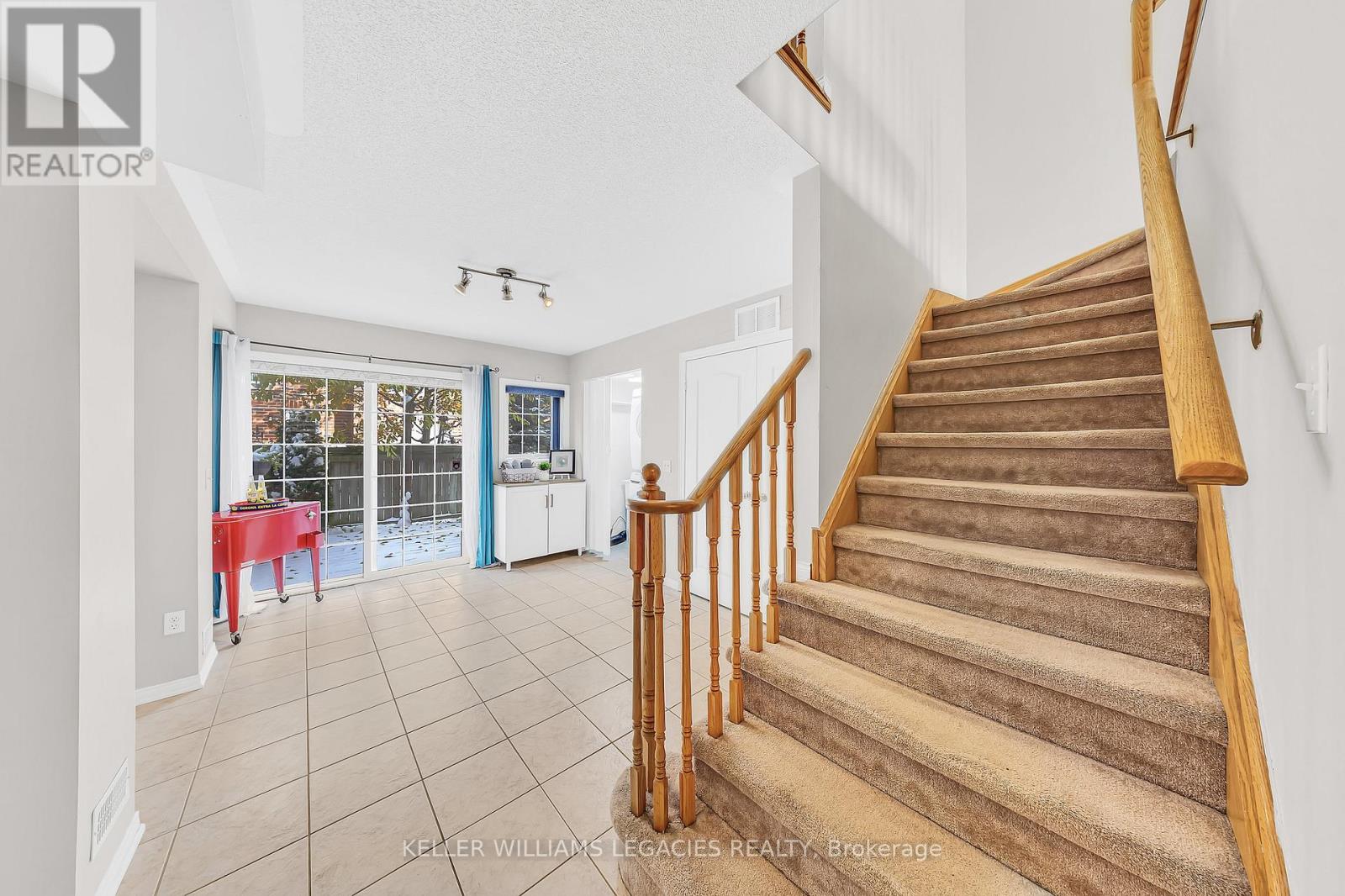 9 Rock Haven Lane, Brampton, Ontario  L6X 0H2 - Photo 4 - W12539718