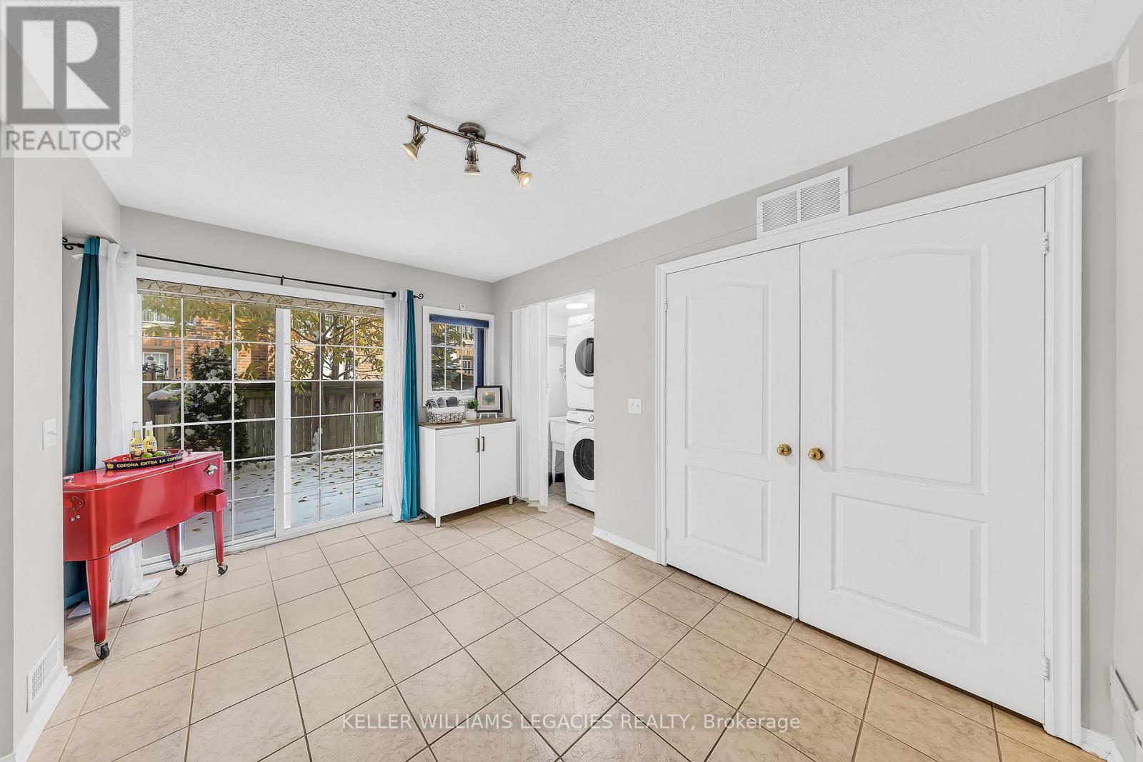 9 Rock Haven Lane, Brampton, Ontario  L6X 0H2 - Photo 5 - W12539718