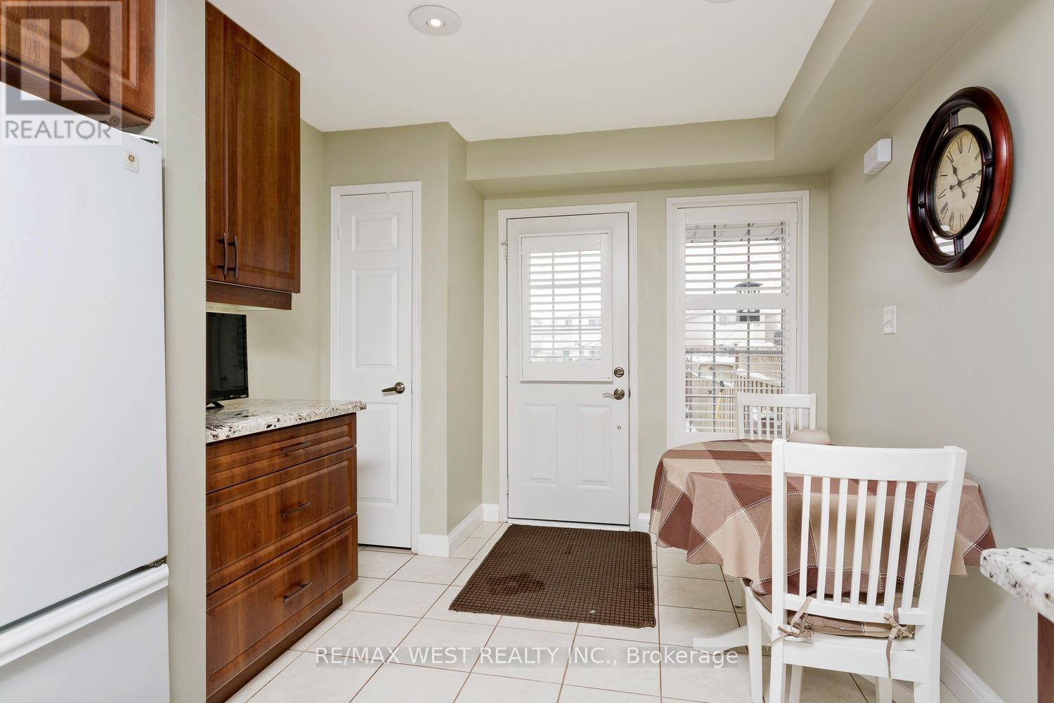 1 - 66 Manley Lane, Milton, Ontario  L9T 5N8 - Photo 4 - W12539724