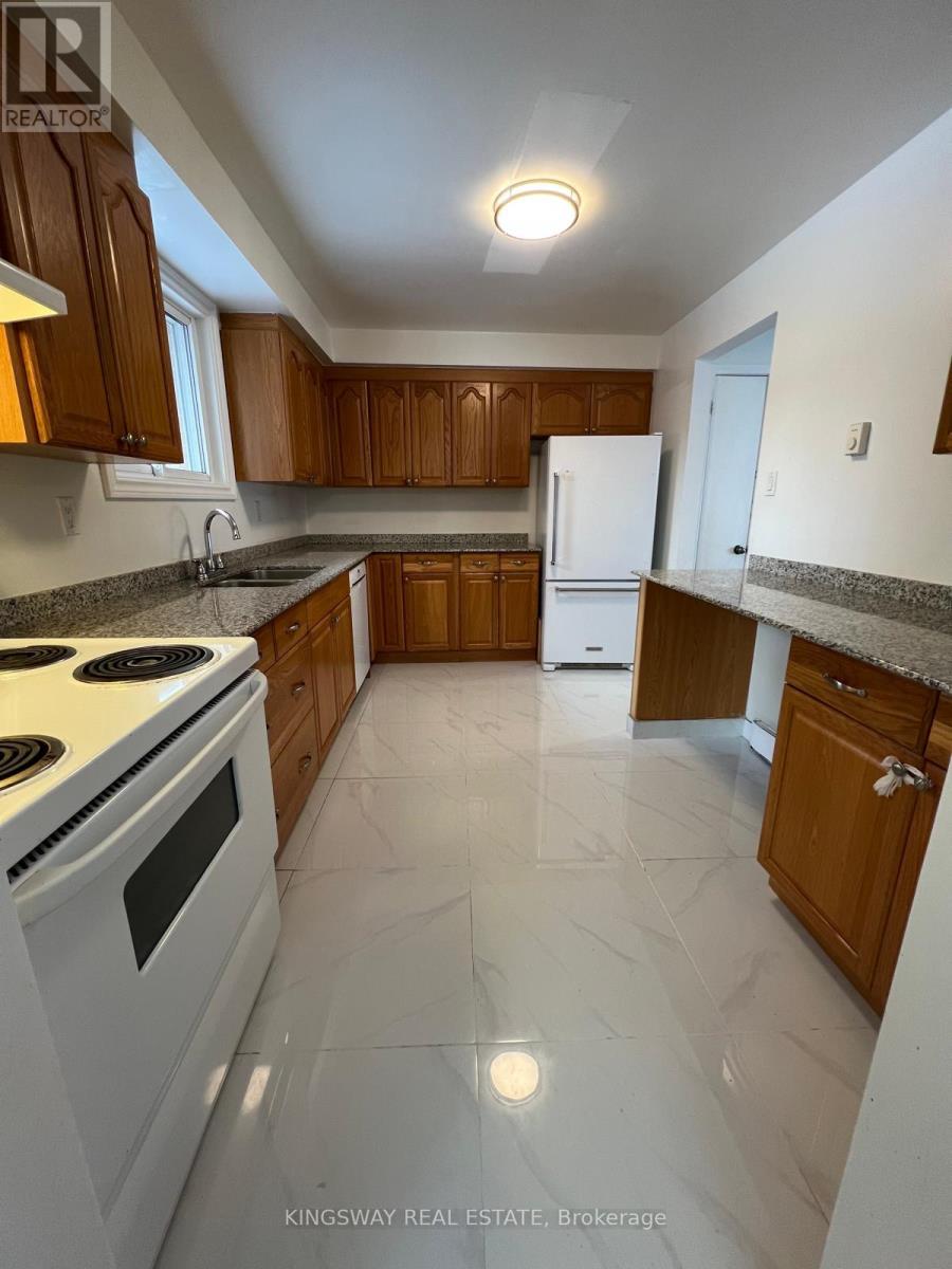 100 River Drive, East Gwillimbury, Ontario  L9N 1A4 - Photo 4 - N12499750