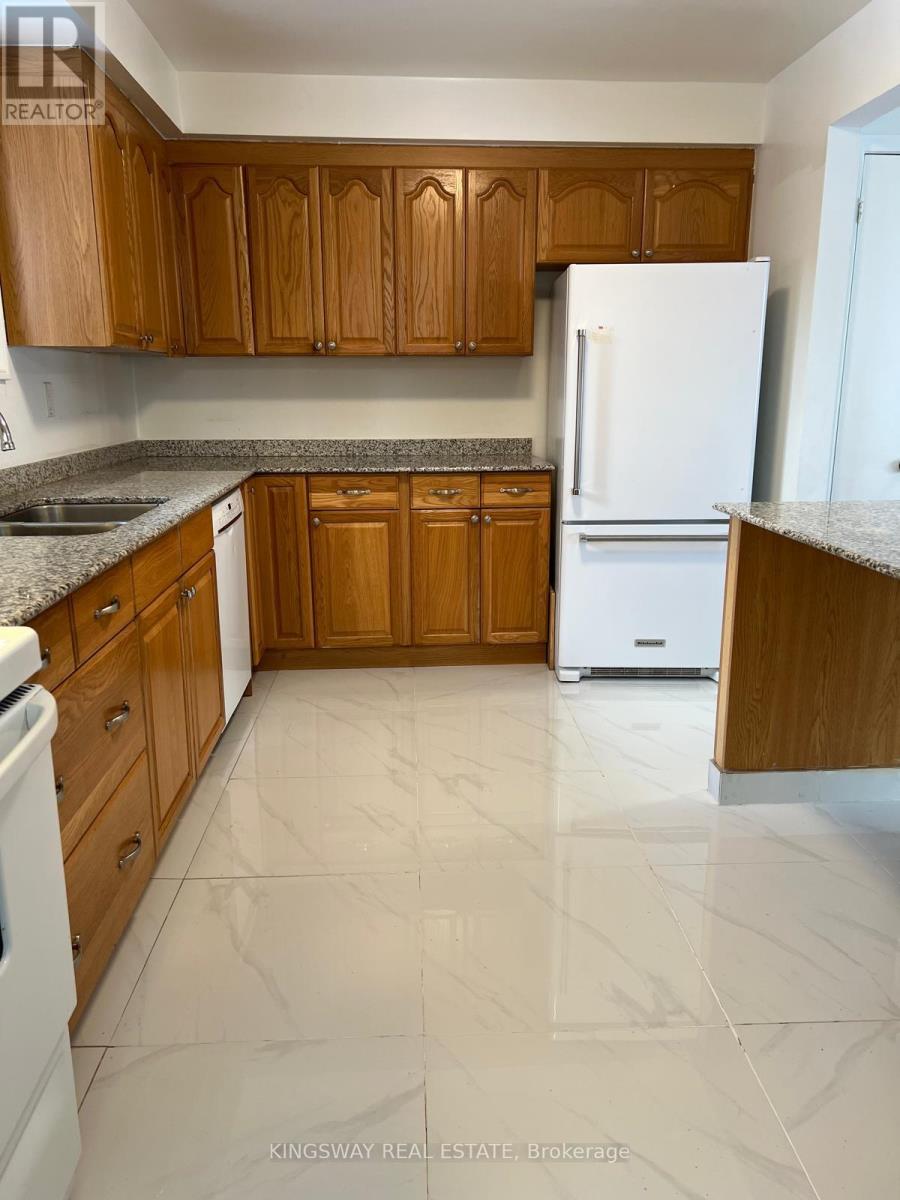 100 River Drive, East Gwillimbury, Ontario  L9N 1A4 - Photo 6 - N12499750